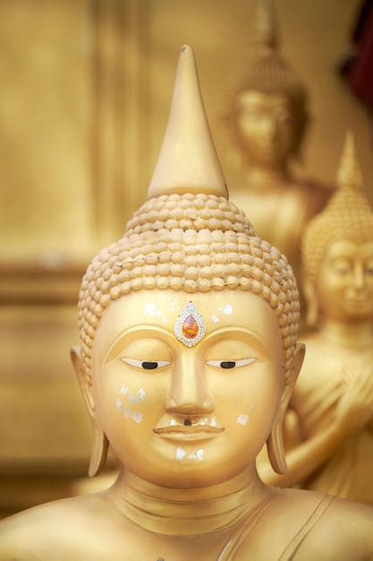 Das Gesicht der Buddha-Statue Gold