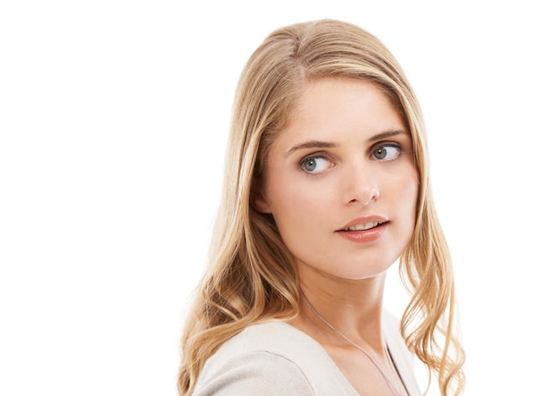 Das Gesicht der Frau und das Denken im Studio der Idee oder der ernsthaften Überlegungen oder Tagträume über den Raum-Mockup Modellperson und nachdenklich auf weißem Hintergrund mit Lösung, Betrachtung oder Problem-Ausdruck