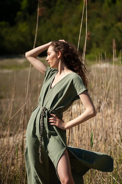 Foto das grüne kleid der marke forest