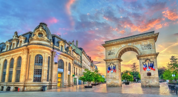 Das Guillaume-Tor am Darcy-Platz in Dijon, Frankreich