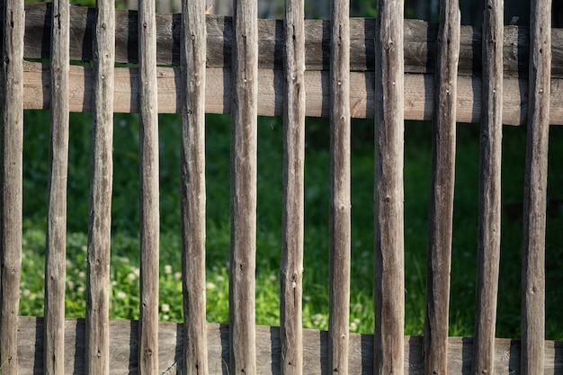 Das Holzelement des Zauns