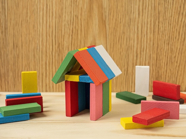 Das Home Wood Toy Multi Color für Immobilien und Gebäudeinhalte