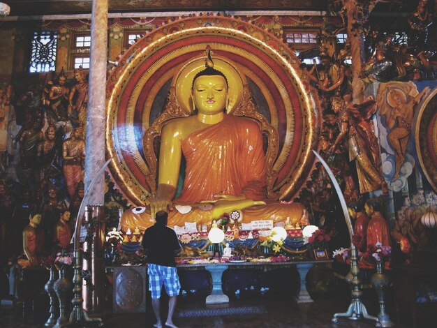 Das Innere des Buddha-Tempels