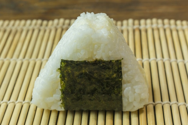 Das japanische Essen Onigiri