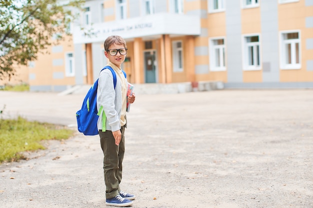 Das Kind geht in die Grundschule