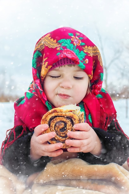 Das Kind ist Winter. Selektiver Fokus