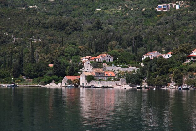 Das kleine Dorf an der Küste der Adria, Kroatien