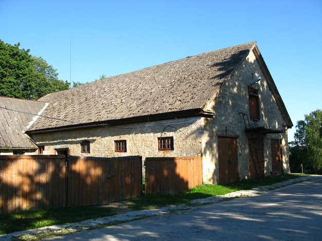 Das kleine Dorf im estnischen Land