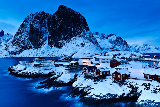 Das kleine Fischerdorf Hamnya lofoten Nordland Norwegen Europa