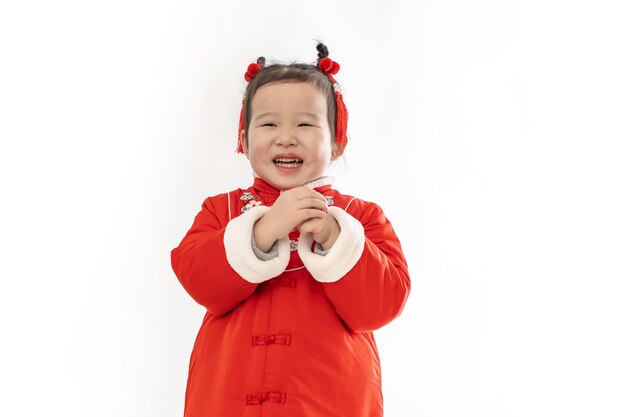 Das kleine Mädchen trug traditionelle chinesische Kleidung, um das neue Jahr zu feiern