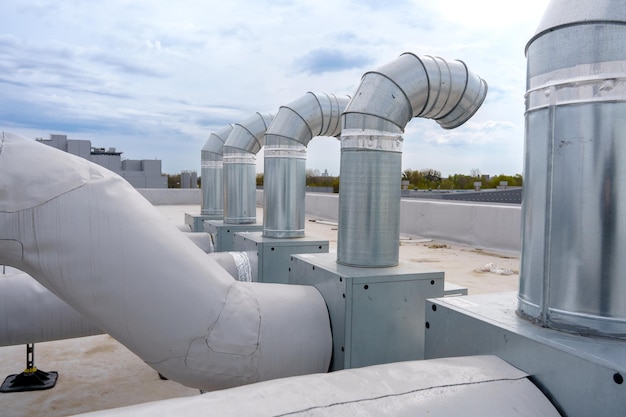 Das Klimaanlagen- und Lüftungssystem eines großen Industriegebäudes