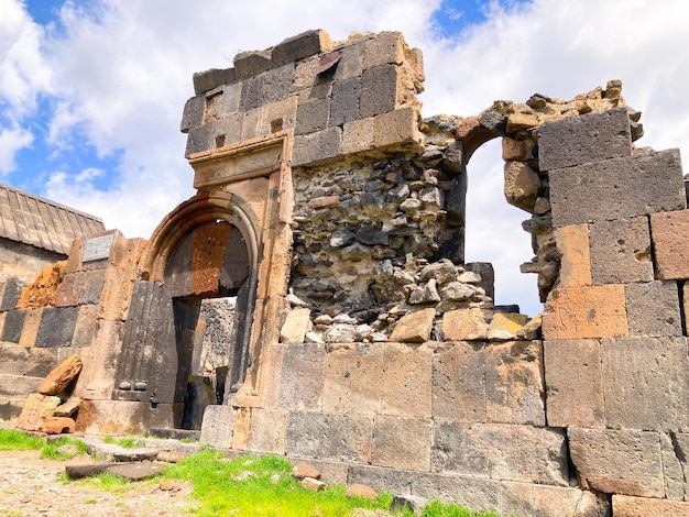 Das Kloster Saint Sargis befindet sich im Dorf Ushi in der Region Aragazotn in Armenien