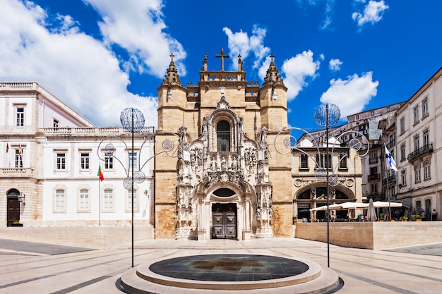 Das Kloster Santa Cruz (Kloster des Heiligen Kreuzes) ist ein Nationaldenkmal in Coimbra, Portugal