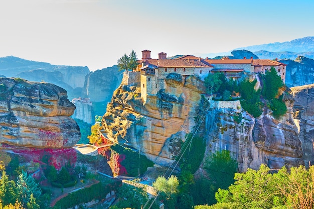 Das Kloster Varlaam auf der Spitze des Felsens in Meteora, Kalampaka, Griechenland