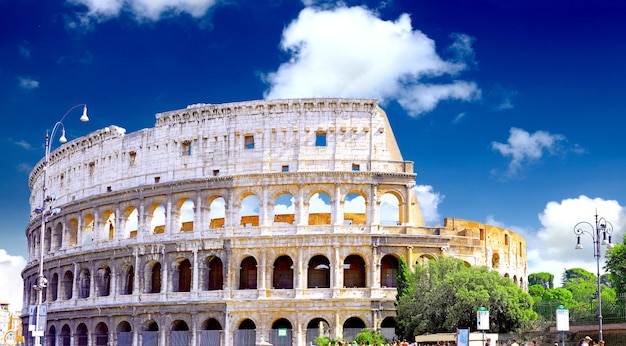 Das Kolosseum, das weltberühmte Wahrzeichen in Rom, Italien.