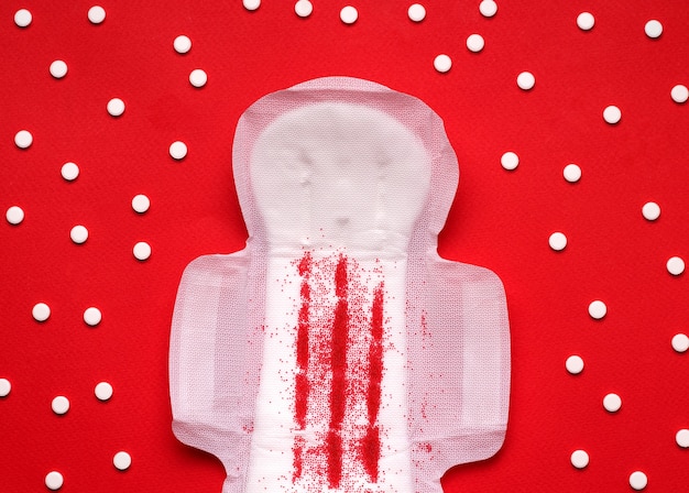 Das Konzept der Menstruationsbeschwerden bei Frauen. Pillen und Pads