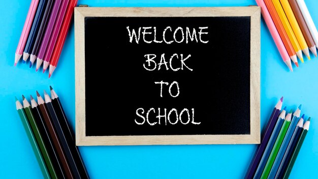 Foto das konzept der rückkehr zur schule nach dem ende der pandemie