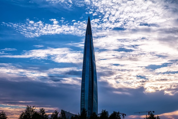 Das Lakhta Center ist ein 87-stöckiger Wolkenkratzer in Sankt Petersburg, Russland