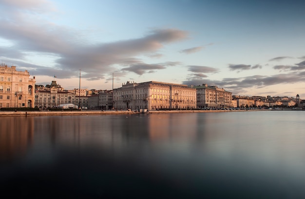 Das Lloyd Triestino Gebäude in Triest