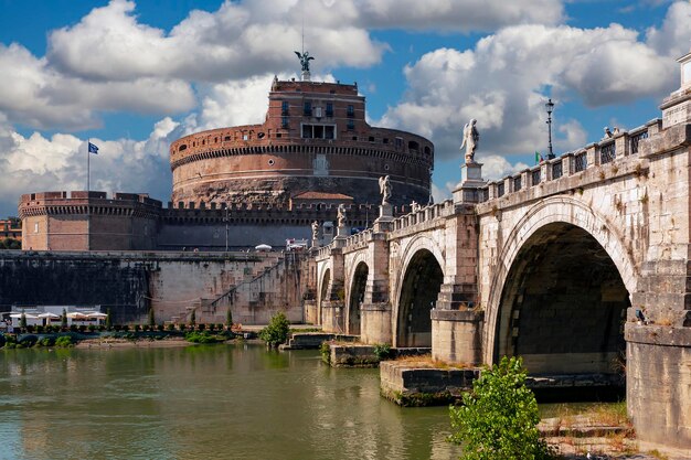 Das Mausoleum von Hadrian, das normalerweise als Castel Sant'Angelo bekannt ist