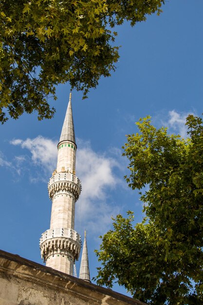 Das Minarett der osmanischen Moscheen im Blick