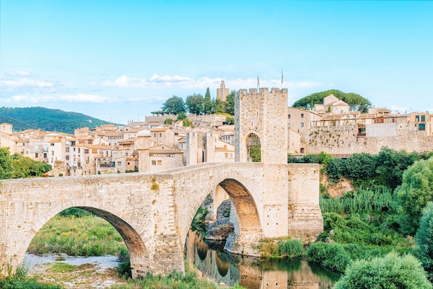 Das mittelalterliche Dorf Besalu Girona Spanien