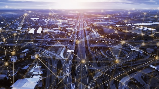Das moderne kreative Kommunikations- und Internetnetzwerk verbindet sich in der Smart City