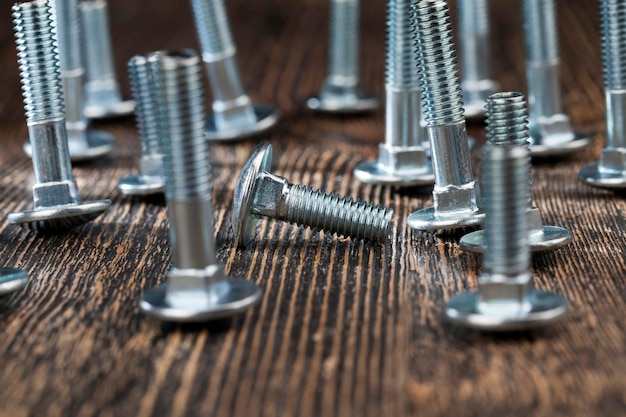 Foto das mutter-zu-bolzen-befestigungssystem besteht aus stahl, metallstahlbolzen für muttern für installationsarbeiten