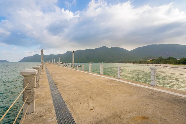 Das neue Con Dao Passenger Port Express-Boot sorgte für die Transportdienste auf der Insel Con Dao in Vietnam, der Insel Con Dao und dem blauen Himmel