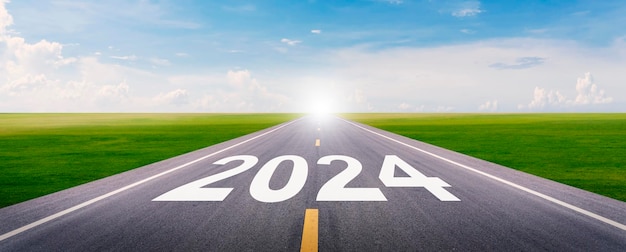 Foto das neue jahr 2024 oder ein einfaches konzept text 2024 geschrieben auf der autobahn