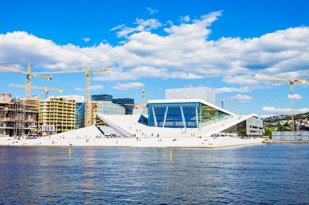 Das Osloer Opernhaus oder Operahuset ist die Heimat des norwegischen Nationaloper- und Balletttheaters in Norwegen.