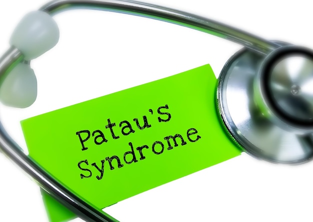 Foto das patau039s-syndrom ist eine schwere, seltene genetische störung, die durch eine zusätzliche chromosomenkopie verursacht wird
