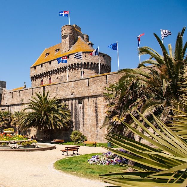 Das Schloss und die alten Verteidigungsanlagen der Stadt Saint-Malo, Frankreich