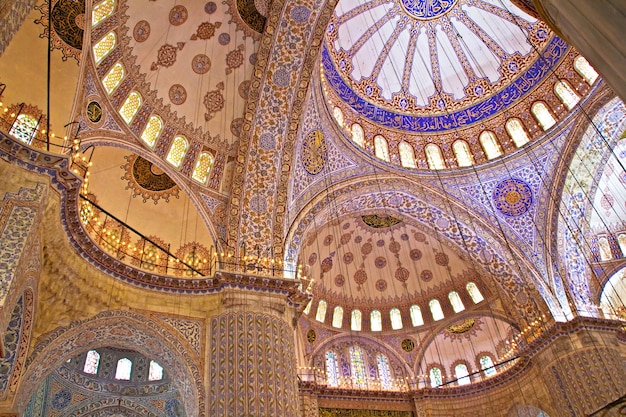 Das schöne dekorierte Innere der Blauen Moschee, Istanbul, Türkei