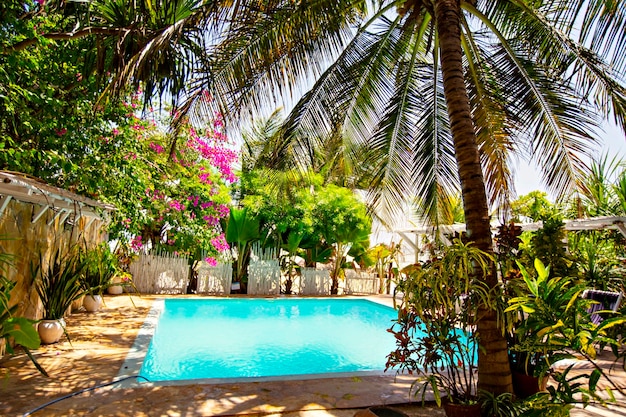 Das Schwimmbad im oder in der Nähe des Strandhotels