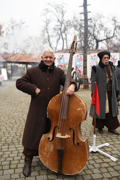 Das ukrainische Volkslied- und Tanzensemble in Trachten