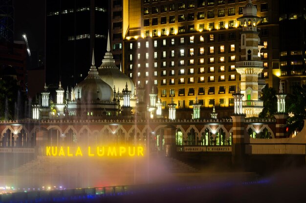 Das Wahrzeichen der Jamek-Moschee im River of Life-Gebiet der Stadt Kuala Lumpur, Malaysia