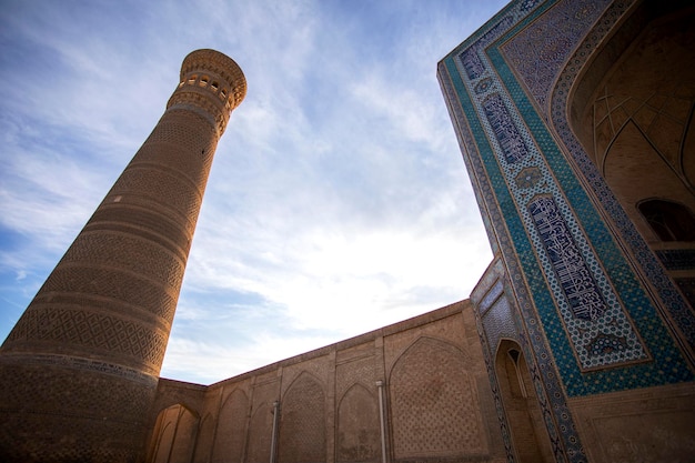 Das Wahrzeichen von Buchara ist das Big Brick Minarett