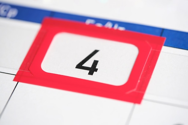 Data do calendário O quarto número do calendário é destacado em um quadro vermelho