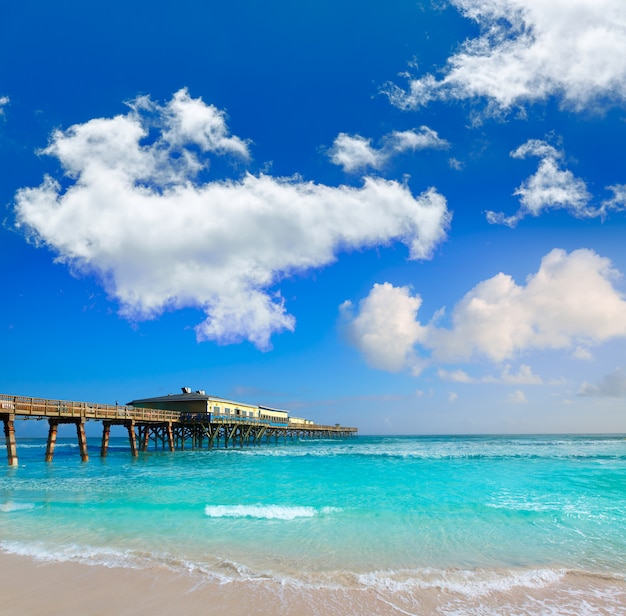 Daytona beach in florida mit pier usa