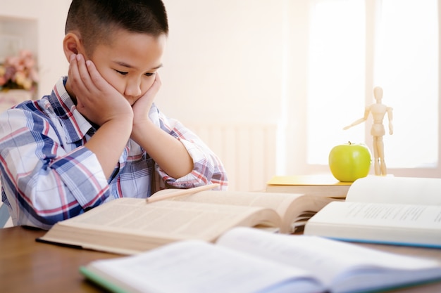 De volta à escola! educação e conceito de aprendizagem.