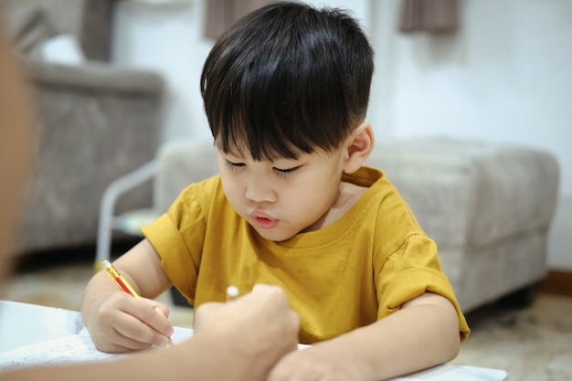 Deberes, enseñanza, educación, madre, hijos, hijo, familia, infancia.