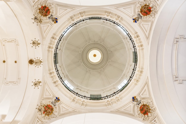 Decke der San Ildefonso Kirche in Toledo, Spanien.