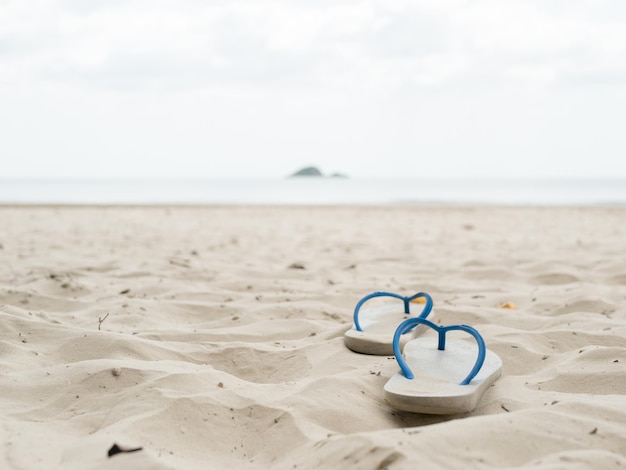 Foto deckstühle am strand gegen den himmel