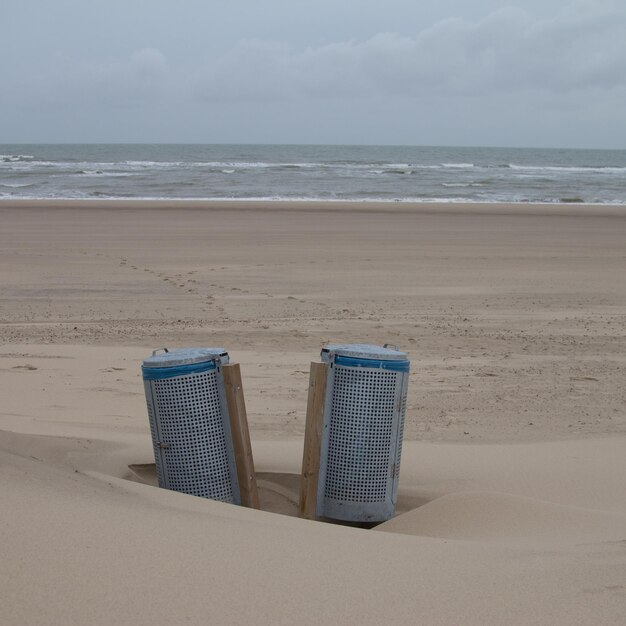 Foto deckstühle am strand gegen den himmel