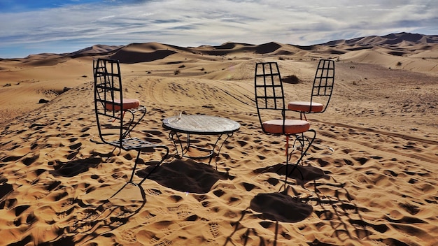 Foto deckstühle am strand gegen den himmel