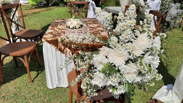 Decoração da cerimônia de casamento com tema ao ar livre em Bogor Indonésia