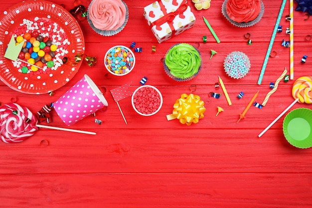 Foto decoração de aniversário brilhante na cor de fundo