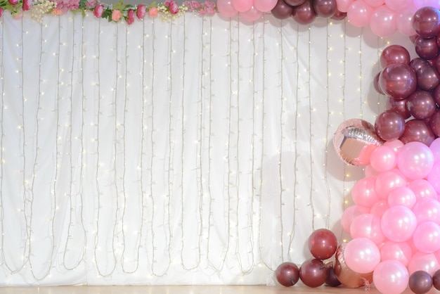 Decoração de casamento com balões e luzes led fundo