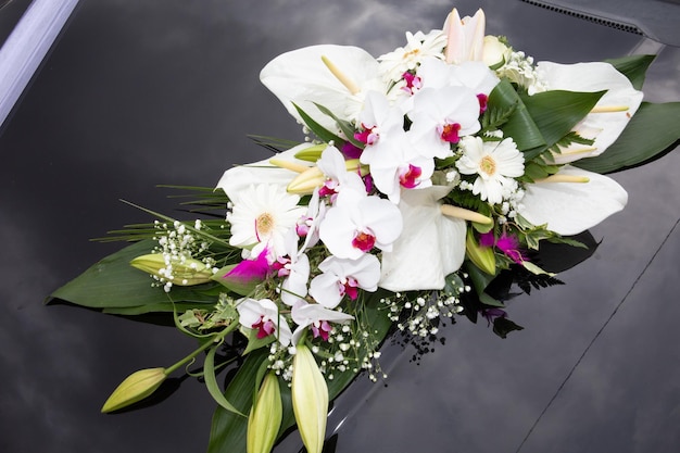 Decoração de casamento de flores no carro para casamento